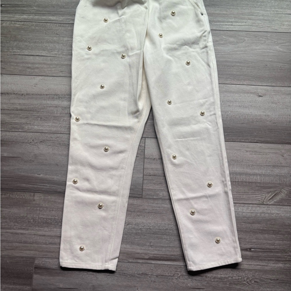 ❤️MUVEIL White Jeans with Pearl Accents NWOT